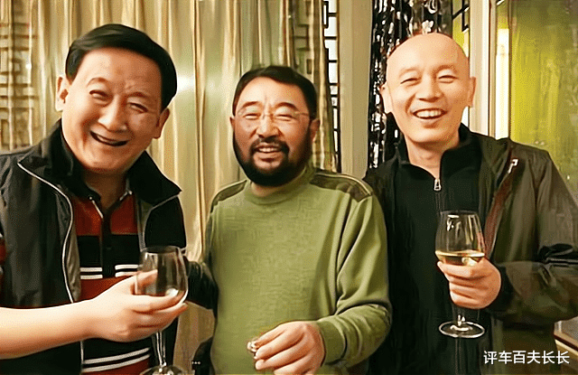 梁天|老戏骨梁天和好友聚餐，主动付钱一个包上万元