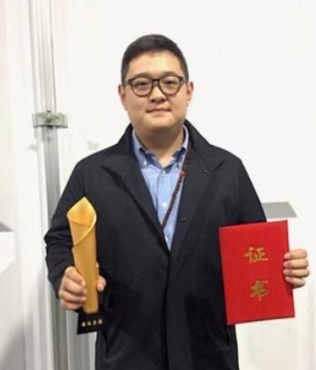 戴安娜王妃|葛优：自己“丁克”半辈子，却帮傅彪养了17年儿子，他图什么？