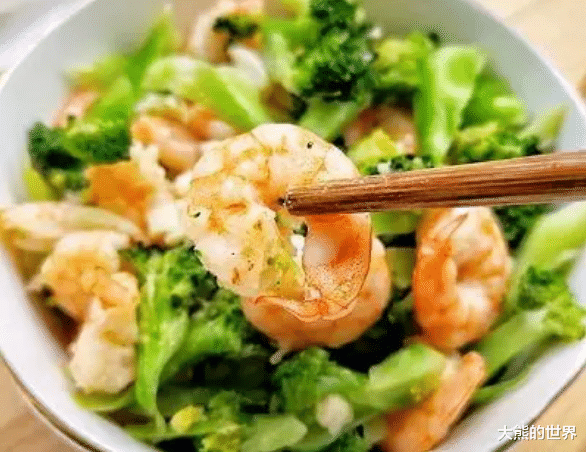 蛋白质吃得好,健康少不了!中老年人要多吃这5样,比吃保健品强