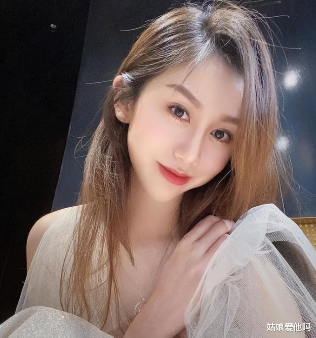 陈露|陈露美国生活很滋润！度假健身+绘画，豪宅内与陌生男子互动