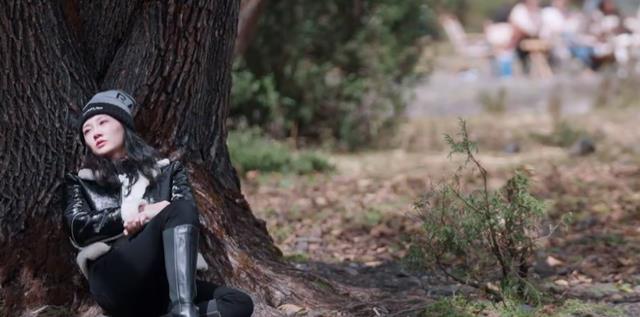 苗苗|苗苗独自痛哭，质疑被妻子团孤立，曾拒绝和郑恺上夫妻综艺