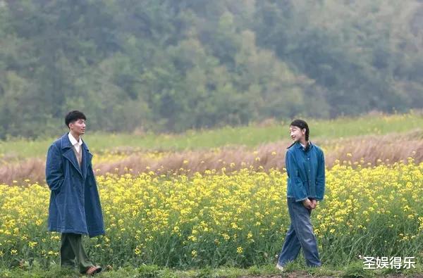 周冬雨|周冬雨高考旧照曝光,这才是万中无一!网友:张艺谋眼光没得说