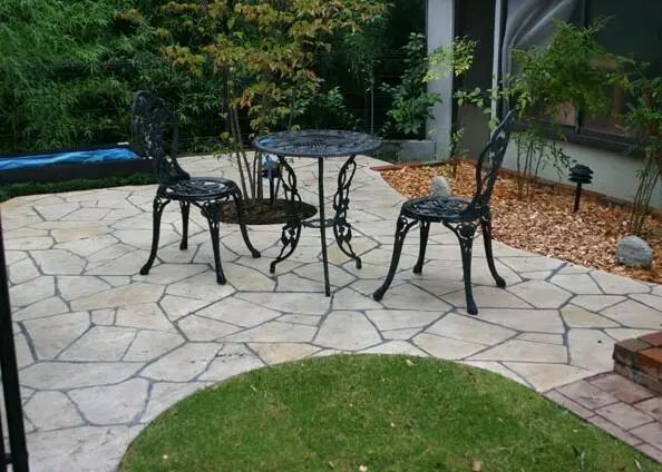 庭院别再铺地砖、水泥了!现在铺这种才好看,房子还升值,贼省钱