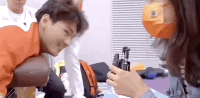 王冰冰|前两天还在嗑王冰冰徐嘉余，转眼就变成了劈腿瓜？