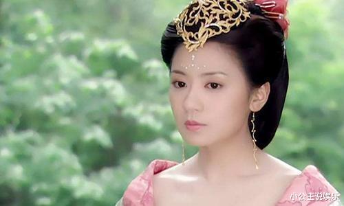 贾静雯|2009年深夜,贾静雯给黄磊发“我想你”,黄磊简单粗暴说:有病