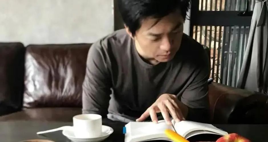 李健|李健再上热搜！不生孩子不买房，有什么罪？