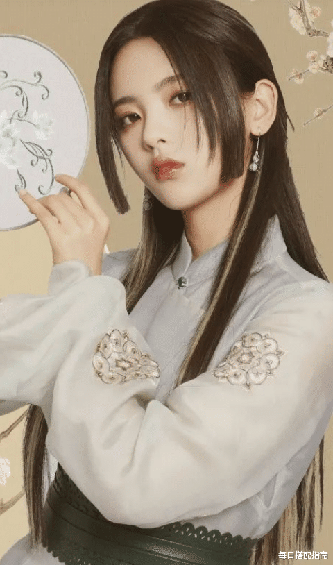 发型 今年春天最火的发型是“它”，显脸小还不挑人，你还没Get吗？