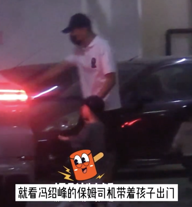 赵丽颖|冯绍峰赵丽颖被指，不拍戏也不带娃，想想随司机保姆出游更像一家三口