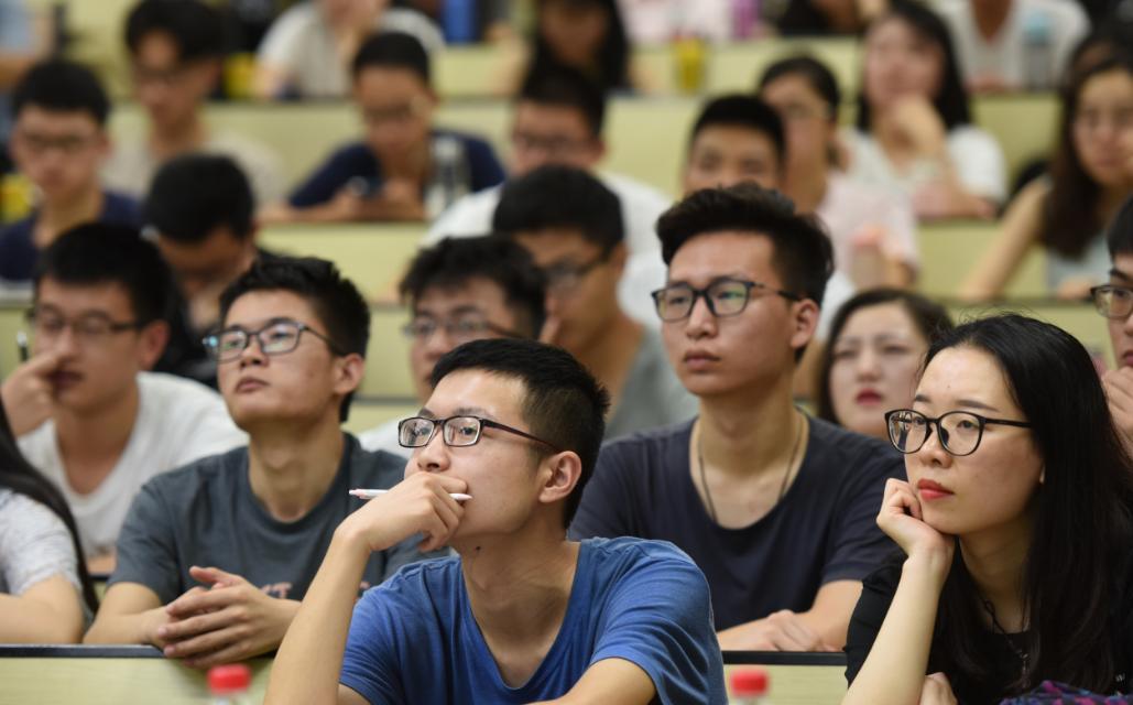 大学校园里的几种“暗黑交易”,接单者能赚钱,下单人却利大于弊
