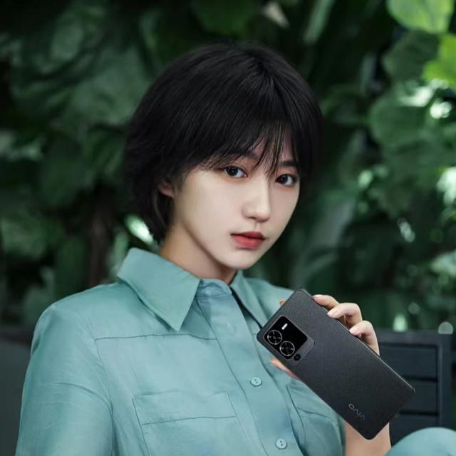 智能手机|vivoS15也稳不住了,12G+256G突然降了920元,十分惊喜