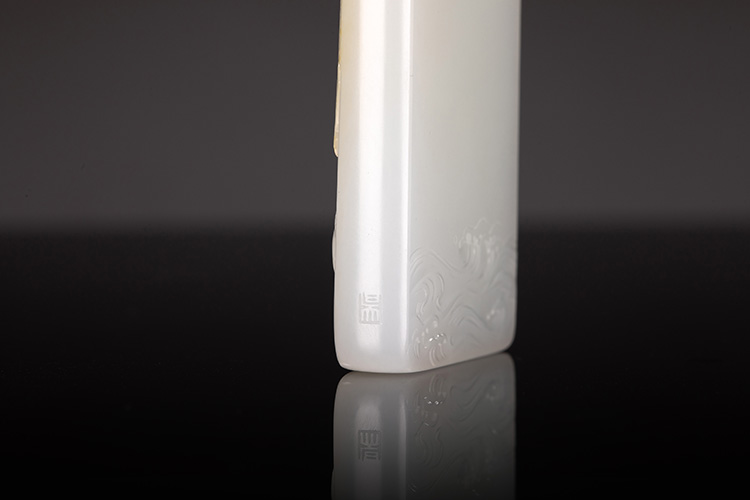 玉雕|和田玉籽料《春风得意玉牌》 玉雕大师吴金星作品鉴赏