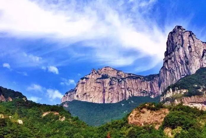 茶卡盐湖|浙江第一山，自然环境极其宜人，攀登高峰需耐力和勇气