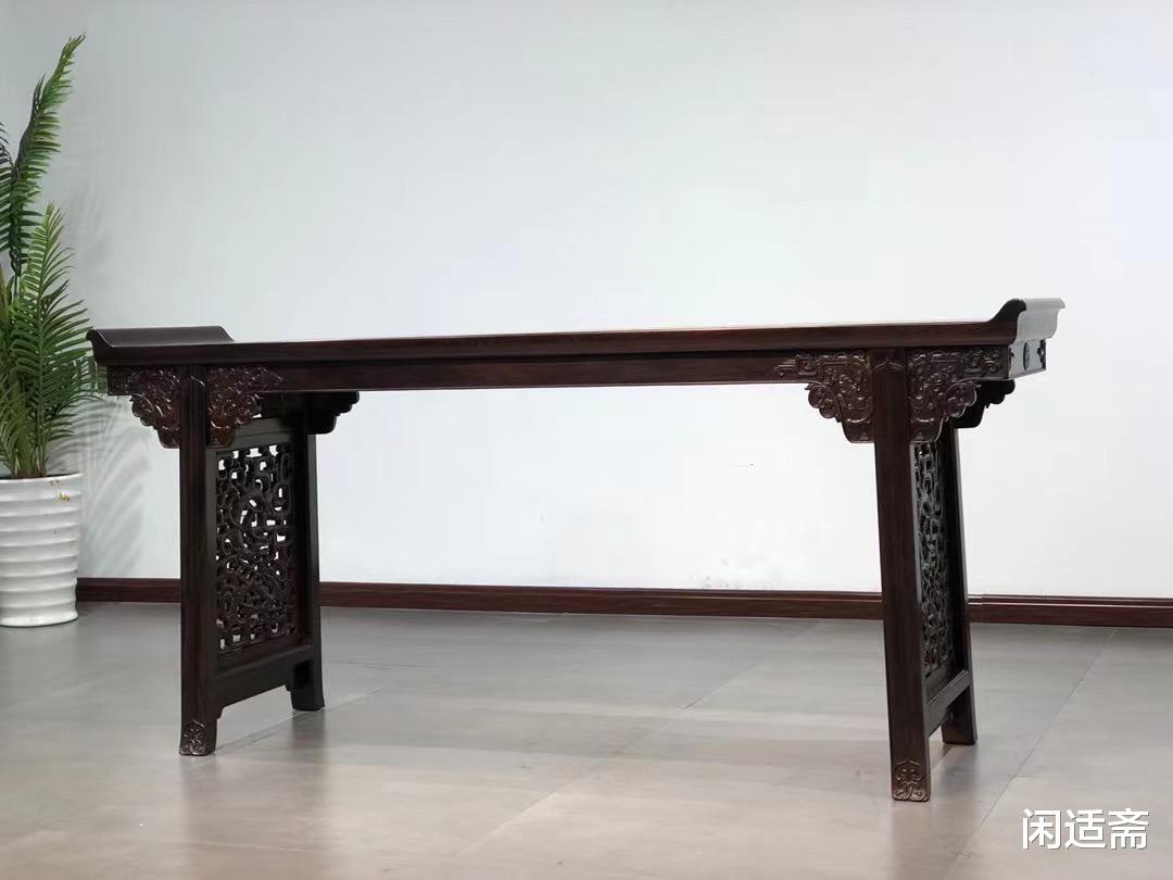 雕刻|古朴庄重，大红酸枝，螭龙纹翘头案