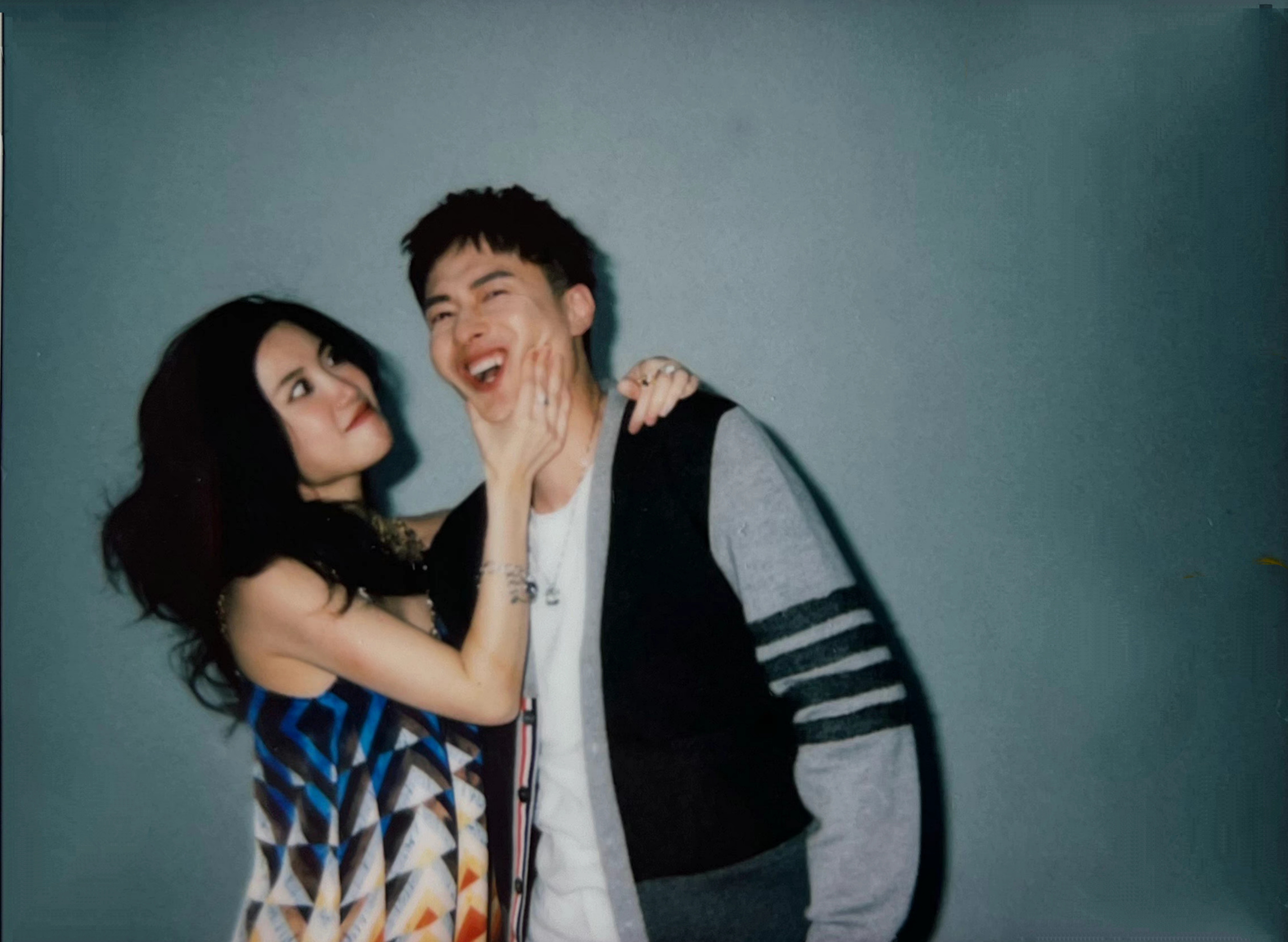 王能能|好嗑！王能能男友力爆棚，单身抱起罗拉，平时的健身不是白练的