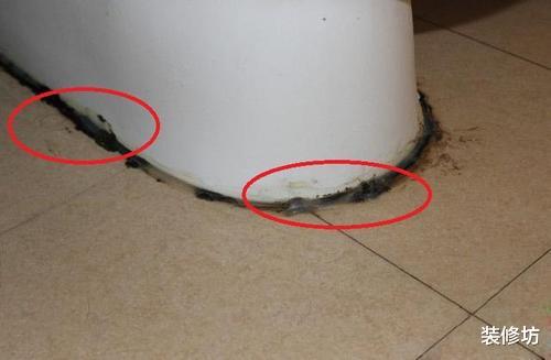 马桶底座“发霉发黑”?不用换玻璃胶!教你这么做,霉斑自动消失