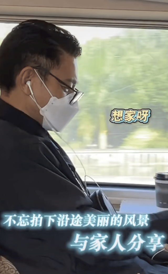 刘德华|61岁刘德华看女儿学校演出,穿搭时髦状态年轻,和朱丽倩恩爱同行