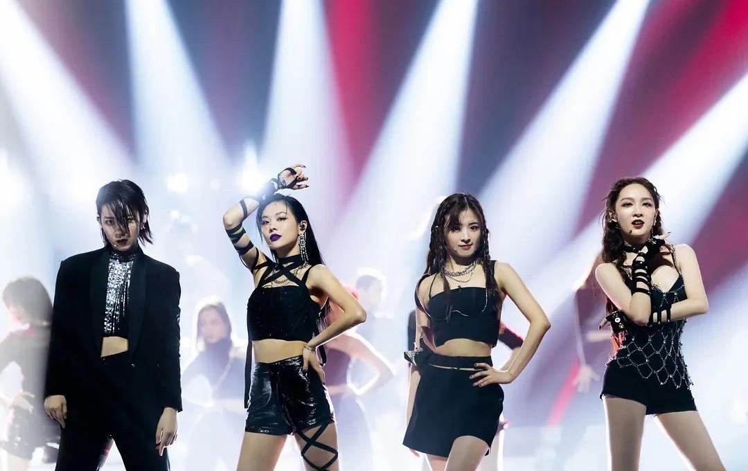 汪涵|《100道光芒》：汪涵和何炅同台，直接聚焦00后职场，看法也大不相同