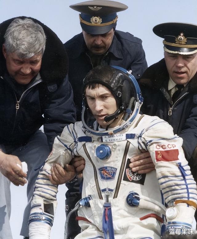 火星距离地球2亿公里,宇航员若要上火星,需要多长时间?