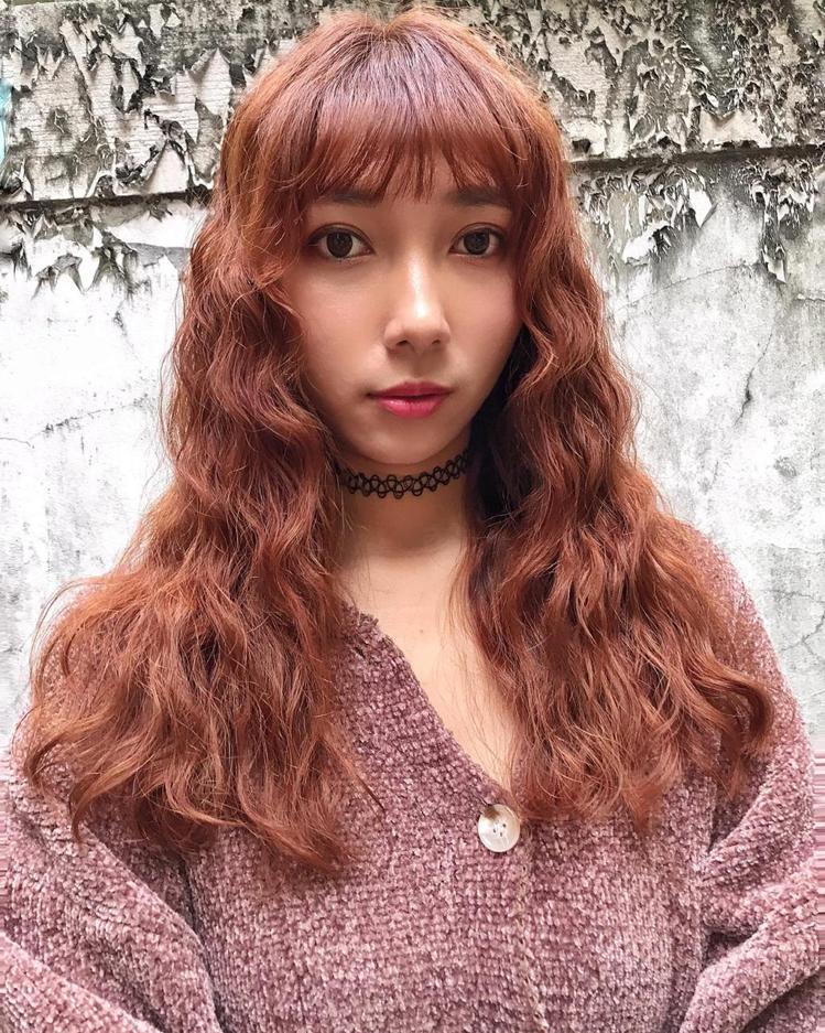 金·卡戴珊|侃爷选总统金卡戴珊首发声，海后湄拉火红造型旺夫装搭，随时登基。