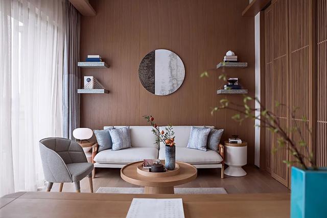 330㎡现代别墅,原木风硬装+简约舒适的软装,满屋惬意轻松感