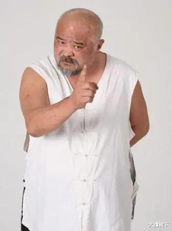 谢娜|李琦晚年悲惨?儿女都姓高,买菜三轮车代步,“鬼画符”暴露身家