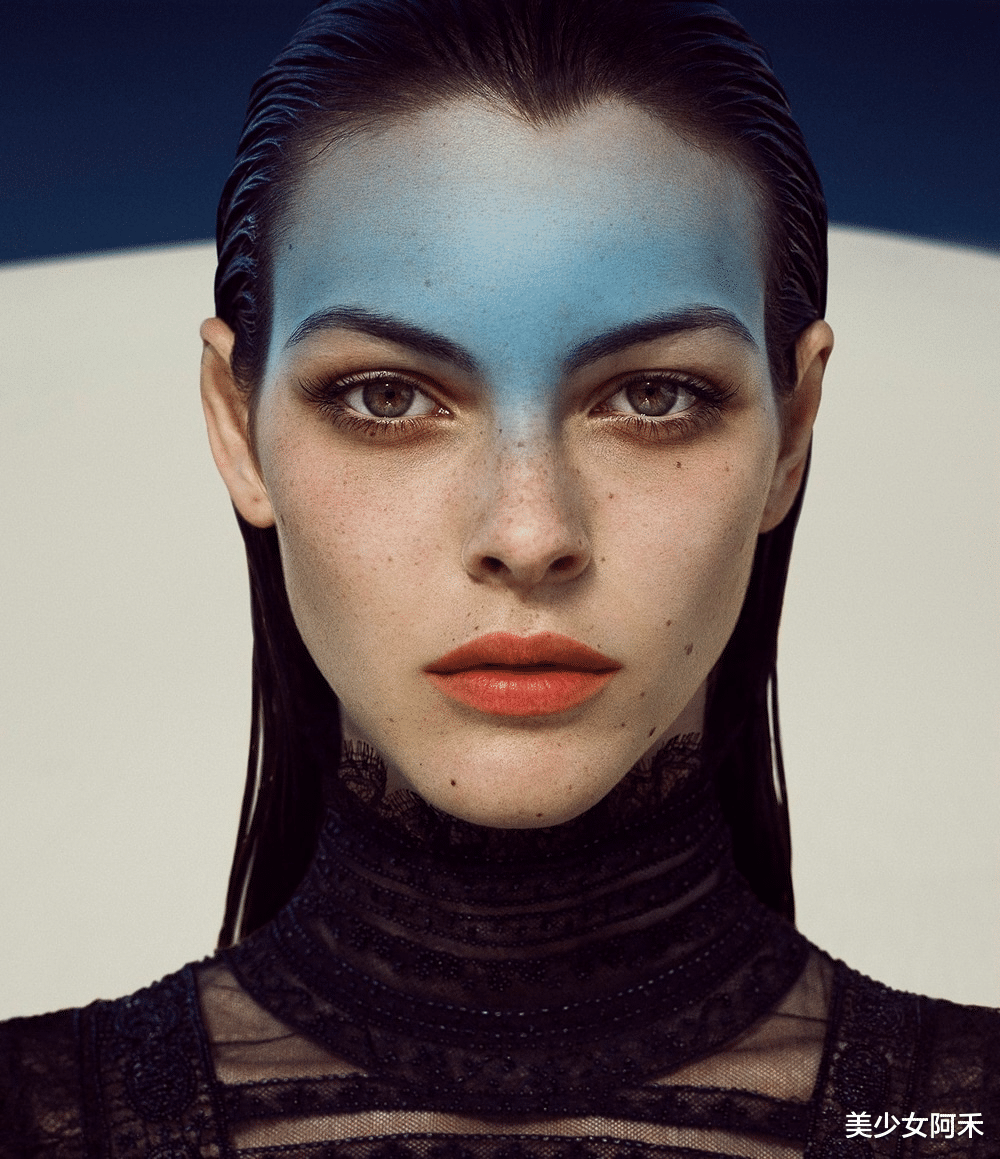 老佛爷 老佛爷离世前“最后一位灵感缪斯”曝光:雌雄同体,男女通吃!这是人类可以拥有的美貌吗?