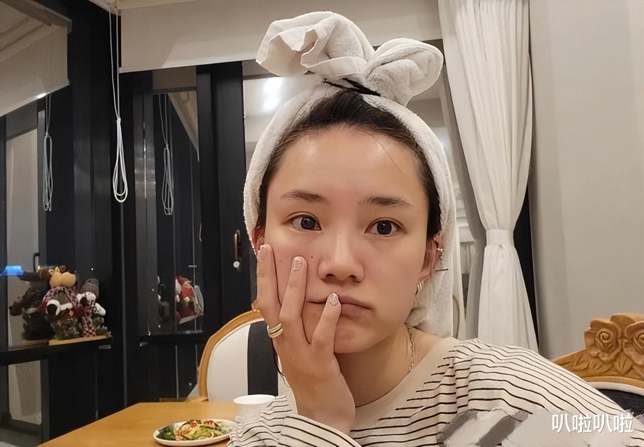 红苹果乐园|19年后再看《红苹果乐园》,男演员颜值全员崩盘,女演员个个坚挺