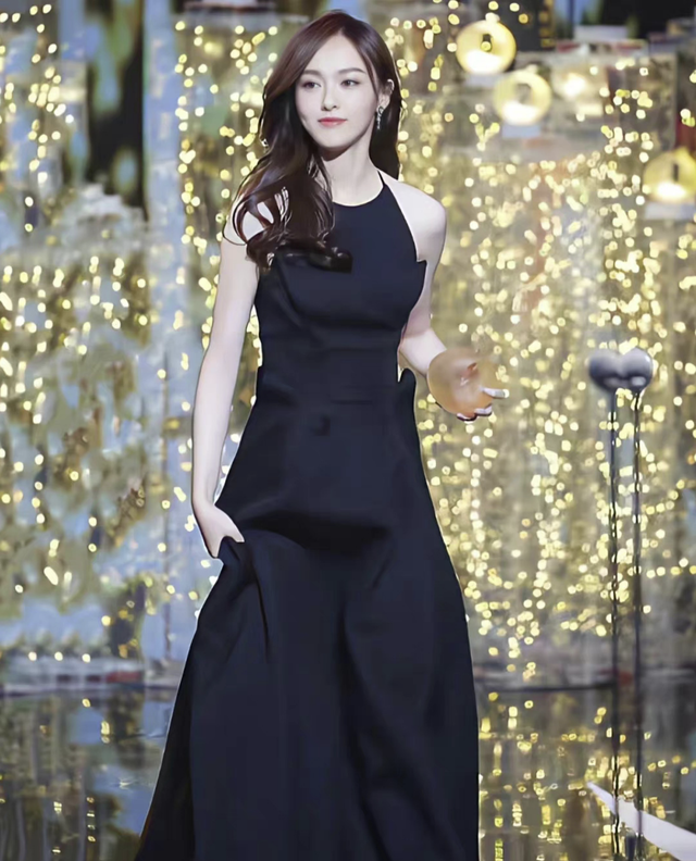 唐嫣|唐嫣九月行程惹粉丝不满，遭质问：你还有羞耻心吗