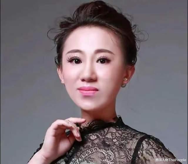 牛莉|喜剧女星也沉迷变脸!远看颜值逆天,实则鼻尖脸僵肿成发面馒头