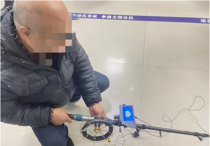 襄阳|湖北襄阳,付某正在钓鱼,可奇怪的是,付某从来不看鱼漂