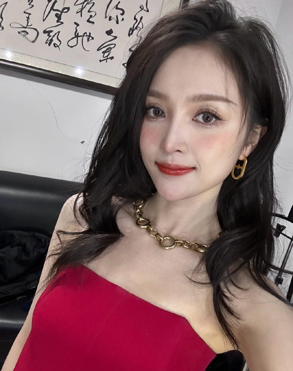 吴宣仪|吴宣仪颜值下降？工作室不审图的吗？网友：面部眼睛无力好没精神