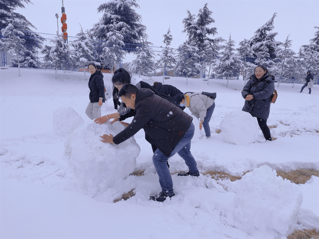 川藏公路|来“世界的香格里拉”赏雪玩雪,一起“点燃冬奥热情”