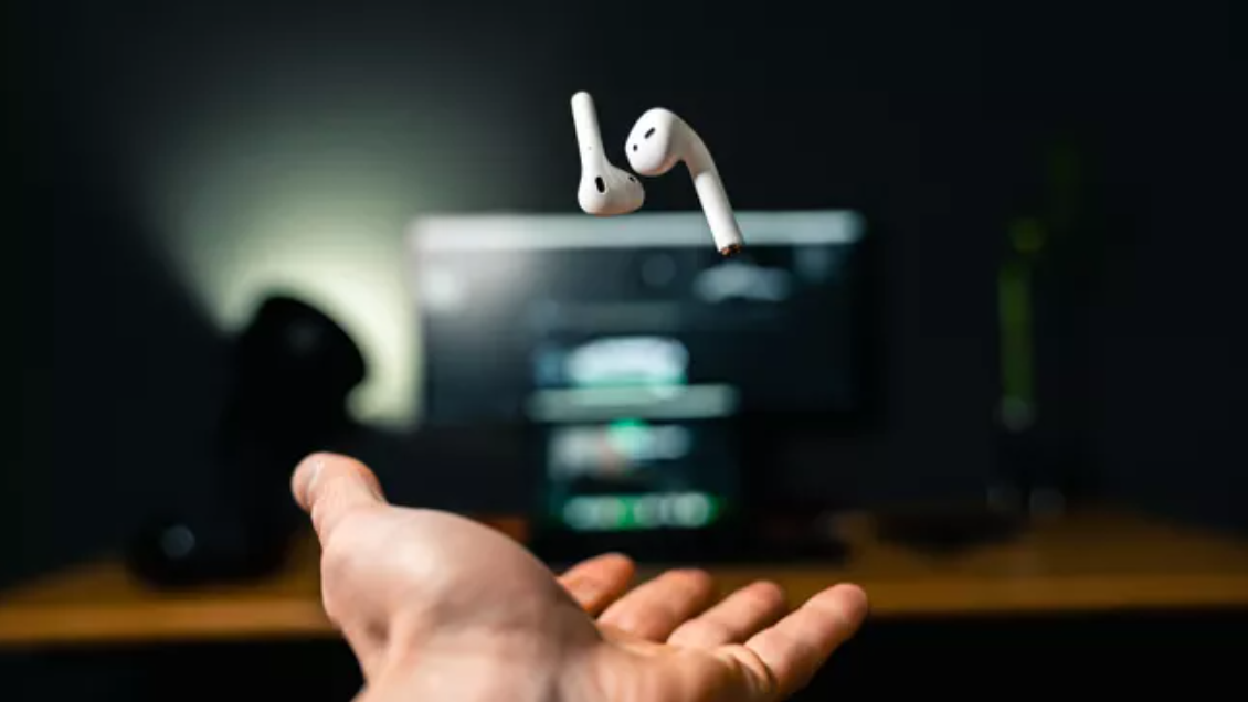 华为|Airpods何时才能彻底放弃使用蓝牙?