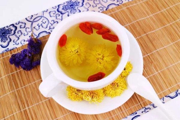 更年期|女性到了45岁后，常吃这3物，或能补充雌激素，舒服度过更年期