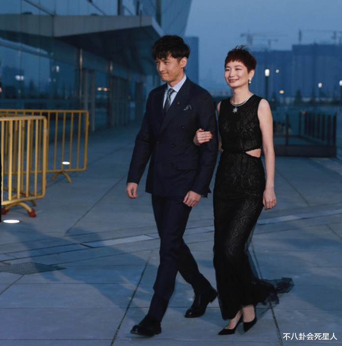 胡歌|胡歌妻子身份疑曝光：电影公司老总之女，上海交大博士后