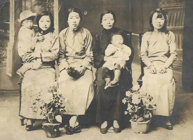 1961年,大地主刘文彩三姨太惨死街头,濒死前竟无留下一句遗言