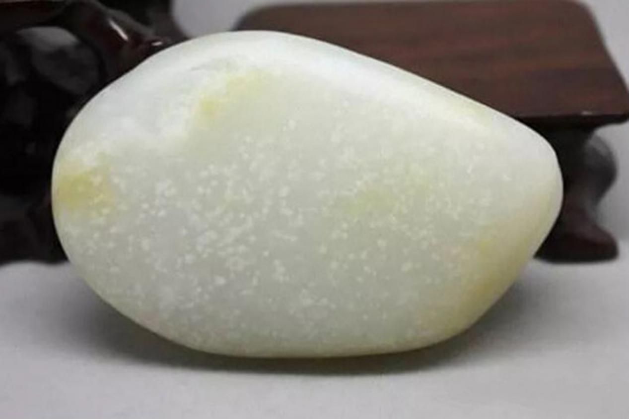 |和田玉籽料里面的瑕疵您最不能接受那种？脏？棉？裂？僵？