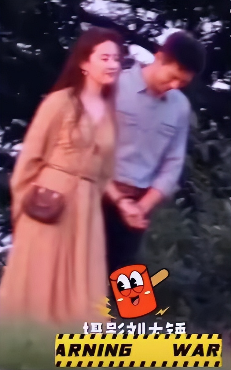 刘亦菲|刘亦菲李现街头拍亲密戏!紧紧搂腰一脸娇羞,身材略浮肿皮肤超白