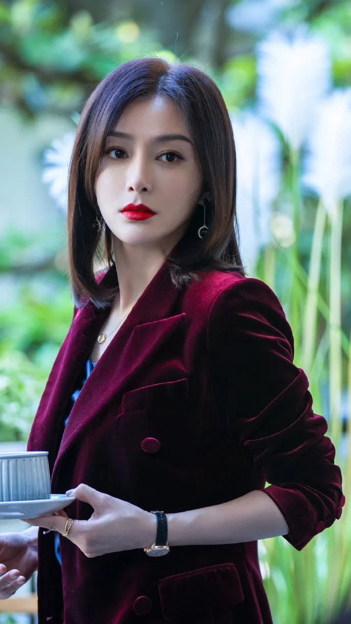 秦岚|秦岚演绎不同人生,从“白月光”到“职场御姐”