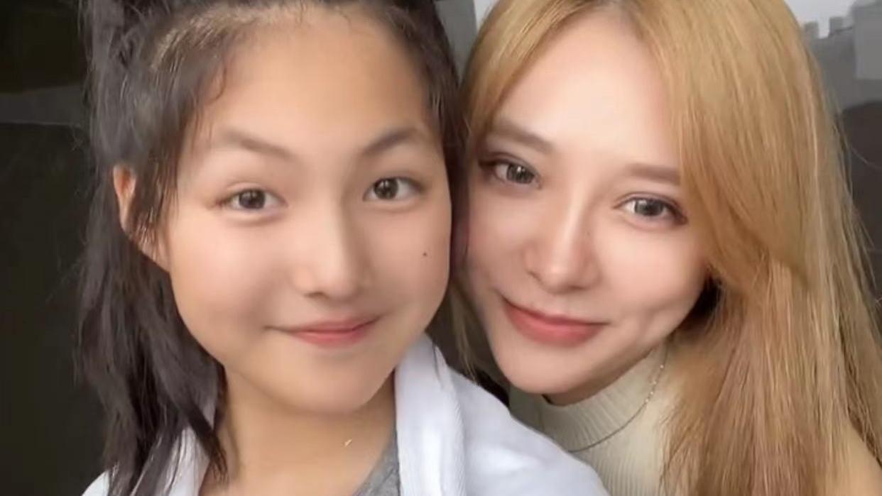 王诗龄|王诗龄健身照被曝光，未修图模样大变，腿部修长小肚腩勒出多层的小赘肉