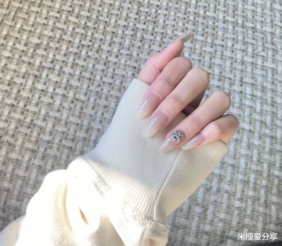 礼服 7款亢奋同款美甲,夸张的色彩来表达内心,真是妙啊!