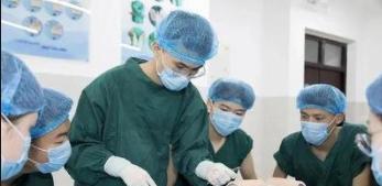 不把姐妹当外人!做实验缺人体男模,女大学生骗自己男友做模特!