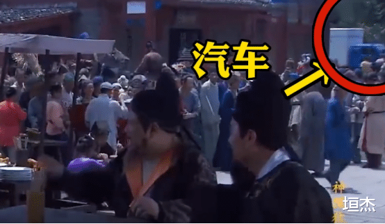 韦小宝|将士戴眼镜,韦小宝拍戏带手机,观众:连敷衍我们都不配了吗?