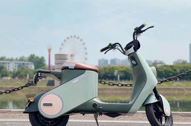 爱玛、雅迪、绿源3款电动自行车，颜值高，续航远，你喜欢哪一款