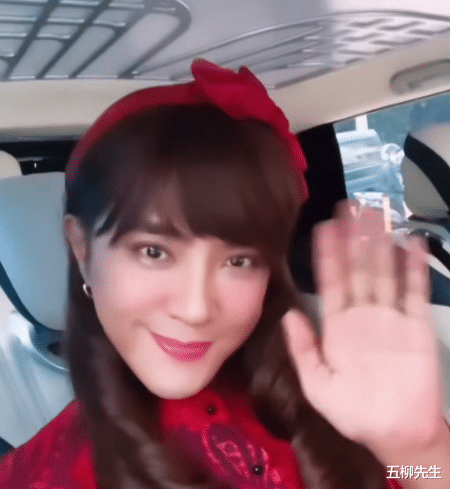 罗志祥|罗志祥更新动态，穿女装再扮朱碧石，为自己的新歌《买冬瓜》宣传