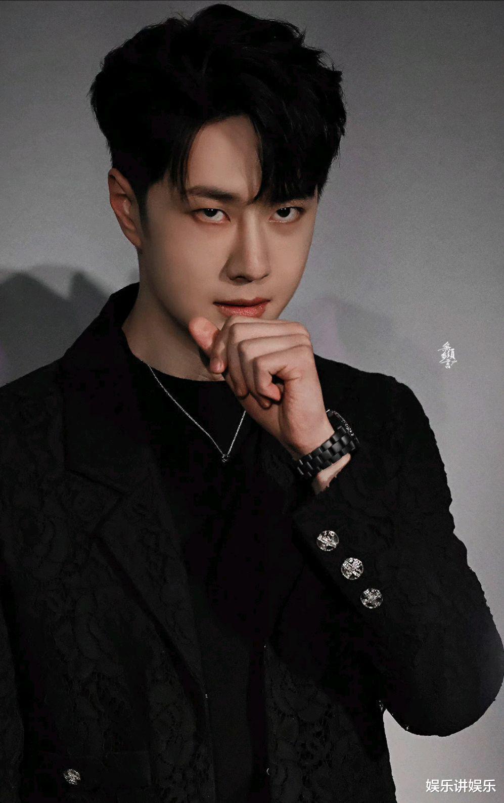 王一博|程耳与影评人深入交流《无名》,大佬偷摸搜索:王一博是一线明星吗