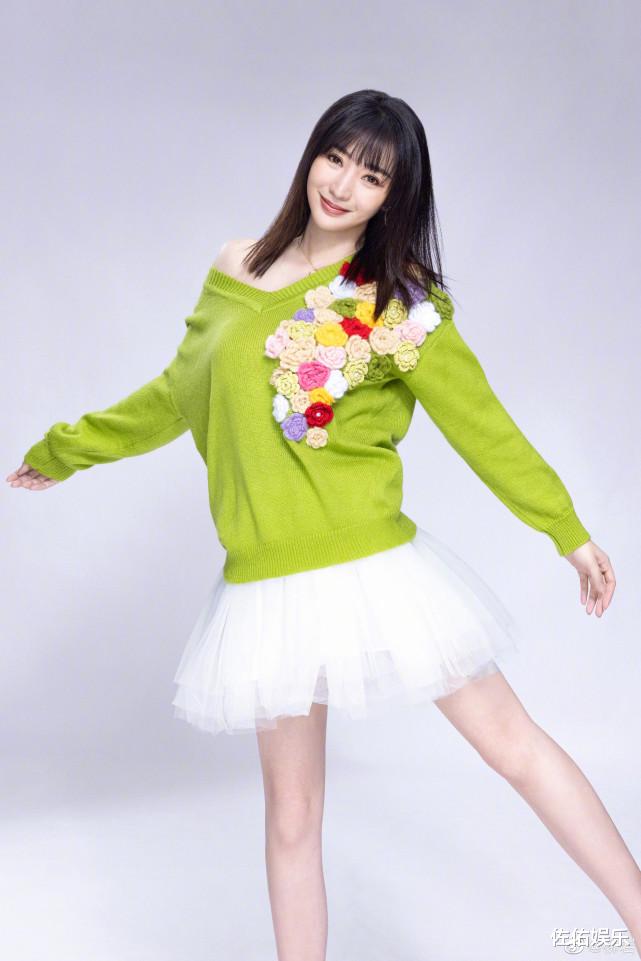 柳岩|柳岩暴瘦出镜,俏皮甜美似少女,如今41岁依旧单身