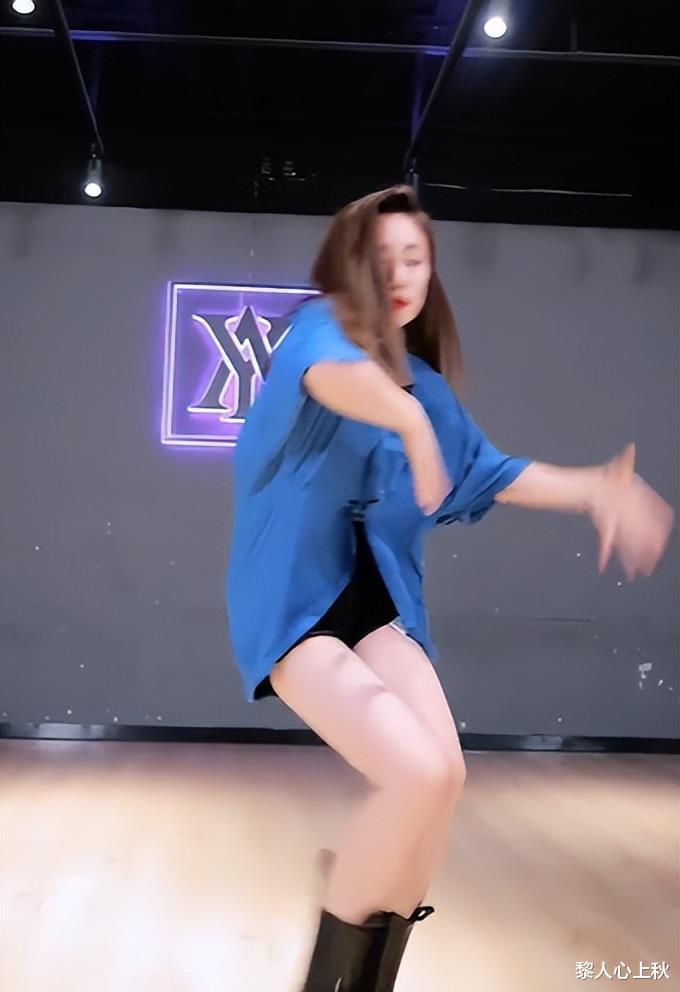 刘芸|40岁刘芸露大长腿热舞！摆臀扭腰姿势性感，大力甩头发丝飞扬