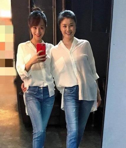 蓝盈莹|蓝盈莹妈妈旧照曝光，身材被指像90年代挂历模特，这是真的吗