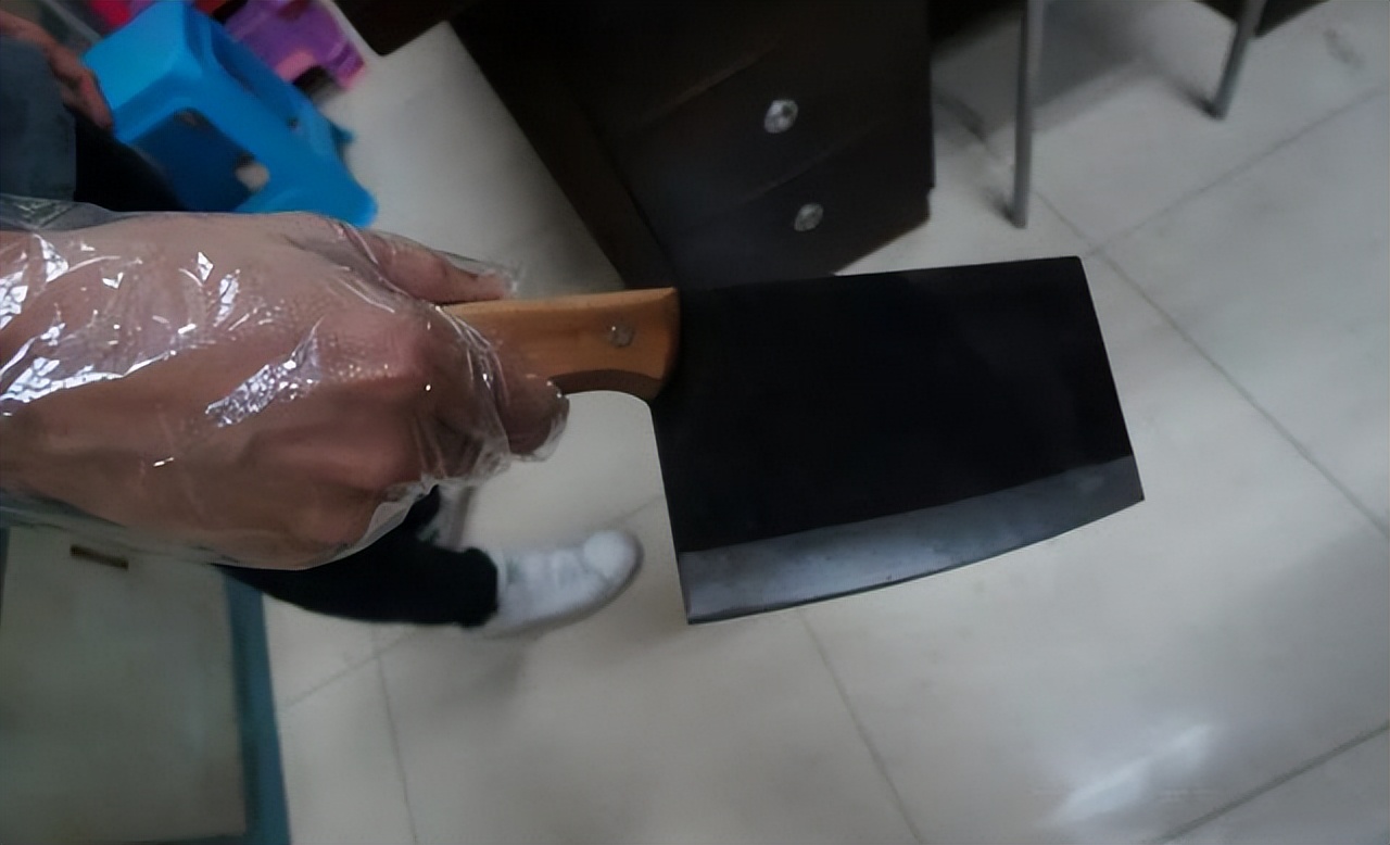 男子自行解决“生理刚需”时被当场撞破所引发的悲剧!